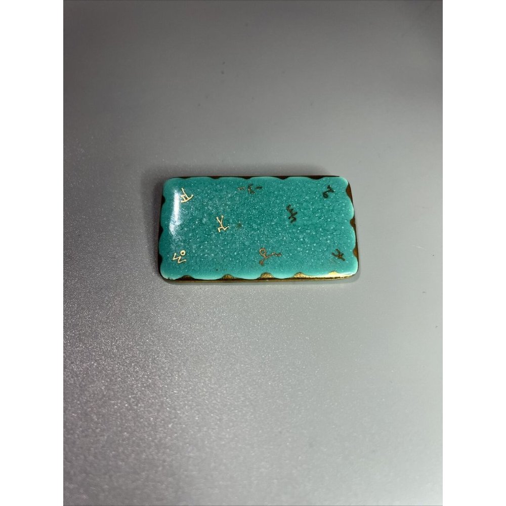 CERAMIC TURQUOISE AND GOLD COLORED PIN/BROOCH